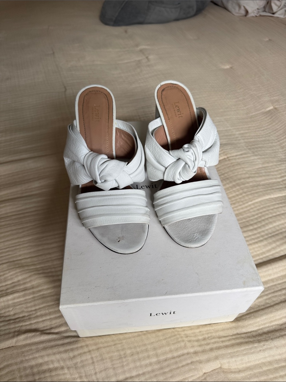 Lewit White Knot & Pleat Slide Sandals size 7 USA or 37 European